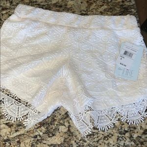 NEVER WORN cream lace shorts